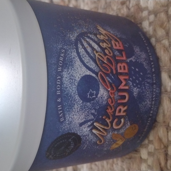 🌿 Bath & Body Works Mixed Berry Crumble Soy Candle - Picture 2 of 3